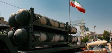 ABŞ kəşfiyyatı: İran minlərlə raket və dronunu qoruyub saxlayıb