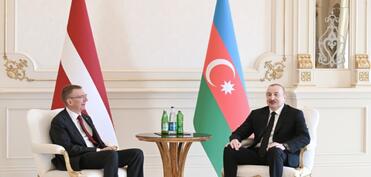 Prezident İlham Əliyevin Latviya Prezidenti ilə təkbətək görüşü olub