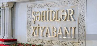 Latviya Prezidenti Şəhidlər xiyabanını ziyarət edib