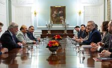 Hakan Fidan Londonda görüşlər keçirir