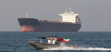 Hörmüz boğazında gərginlik: İki konteyner gəmisi saxlanılıb