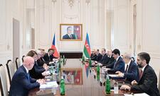 Prezident İlham Əliyevin Çexiyanın Baş naziri ilə geniş tərkibdə görüşü keçirilir