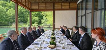 Qəbələdə Prezident İlham Əliyevin adından Çexiyanın Baş nazirinin şərəfinə rəsmi lanç verilib