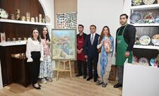 Leyla Əliyeva və Arzu Əliyeva Şəkidə “ABAD” Keramika və Tətbiqi Sənət Mərkəzi ilə tanış olublar