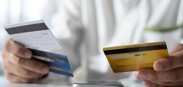 Dövriyyədə olan ödəniş kartlarının sayı açıqlanıb