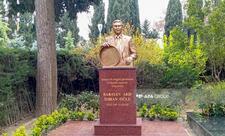Xalq artisti Arif Babayevin qəbirüstü abidəsi ucaldılıb - FOTO