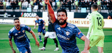 Bu gün təxirə salınmış oyunda "Neftçi" "Qarabağ"ı qəbul edir