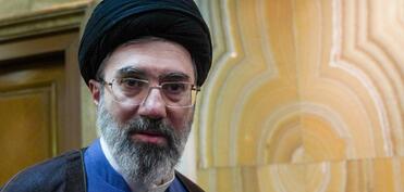 Xamenei: Fars körfəzi regionunun gələcəyində ABŞ-a yer yoxdur