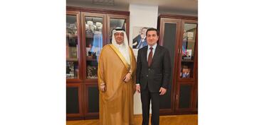 Hikmət Hacıyev Səudiyyə Ərəbistanı səfiri ilə görüşüb