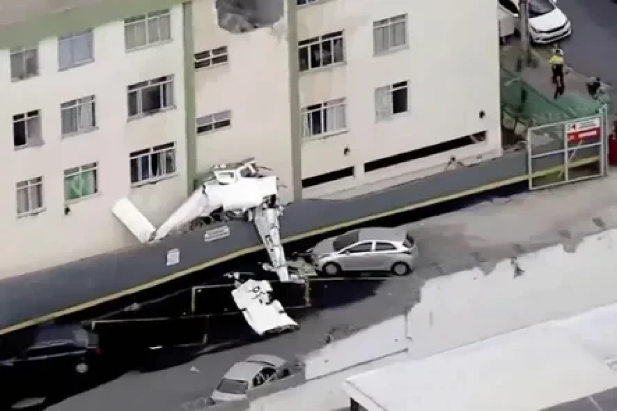 Braziliyada təyyarə yaşayış evinə çırpılıb