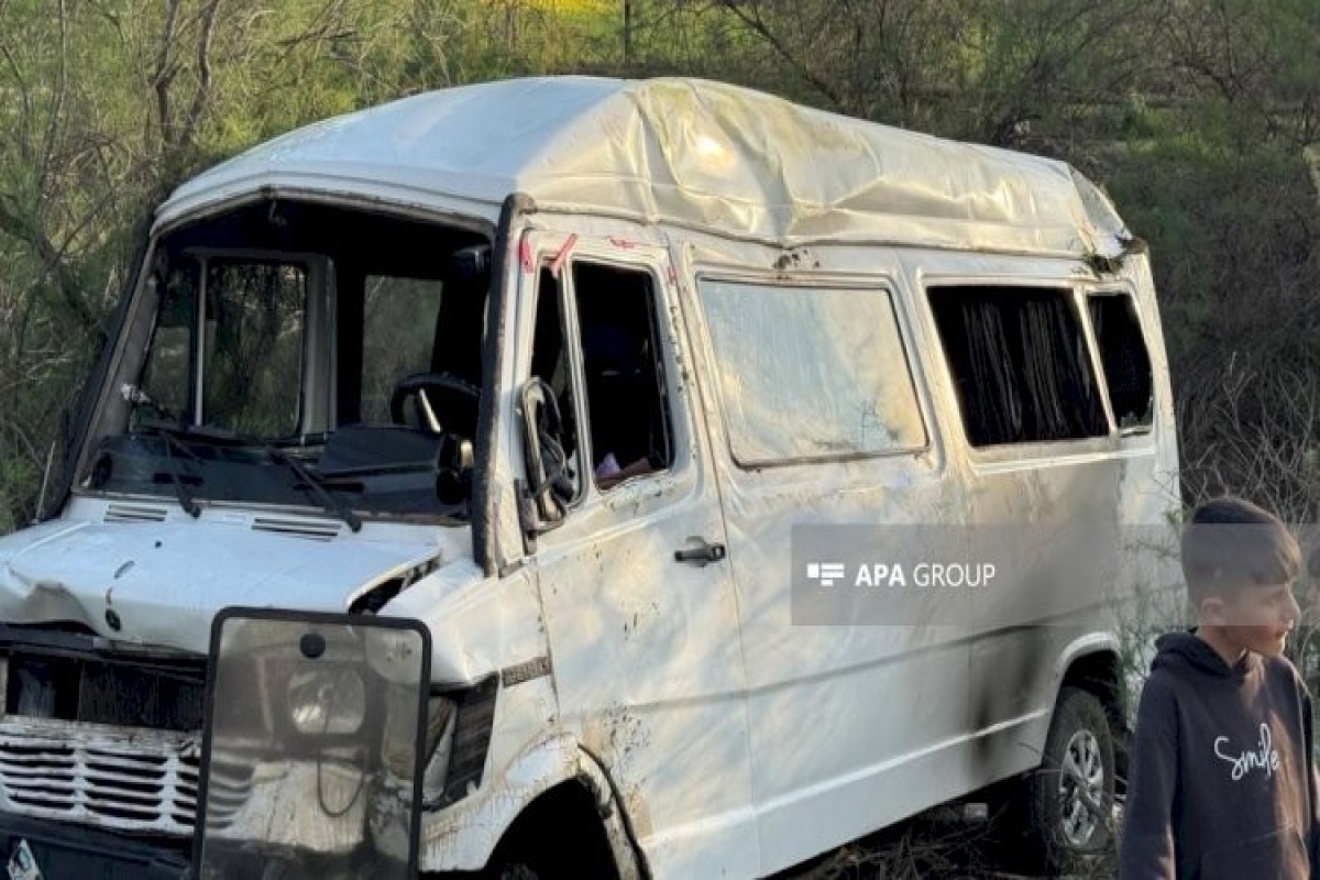 Goranboyda mikroavtobusla minik maşını toqquşub, bir neçə nəfər yaralanıb
