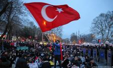 Ankarada bayrağı təhqir etdiklərinə görə altı nəfər saxlanılıb