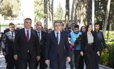 “İMZA” İctimai Birliyi Fəxri xiyabanda Ulu Öndərin məzarını ziyarət edib