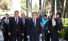 “İMZA” İctimai Birliyi Fəxri xiyabanda Ulu Öndərin məzarını ziyarət edib