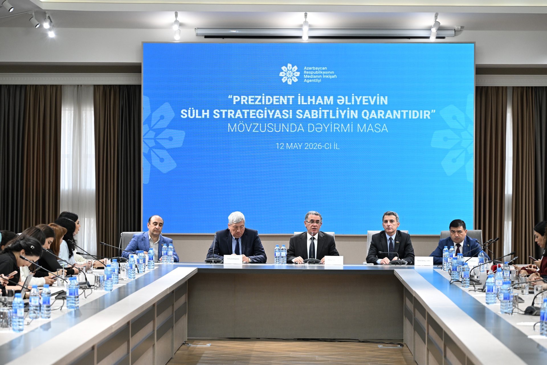 “Prezident İlham Əliyevin sülh strategiyası sabitliyin qarantıdır” mövzusunda dəyirmi masa keçirilib