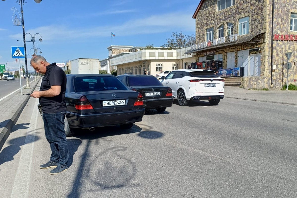 Qubada iki avtomobil toqquşub