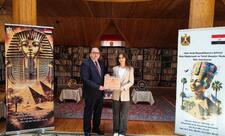 Qədim Misir svilizasiyasına aid firon geyimləri, eksponatlar və bəzi materiallar təqdim edilib