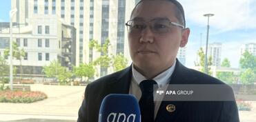 Qazaxıstanlı politoloq: Azərbaycan Qərblə Şərqi birləşdirən əsas oyunçulardan biridir