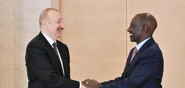 Prezident İlham Əliyev Keniya Prezidentinin başçılıq etdiyi nümayəndə heyəti ilə görüşüb