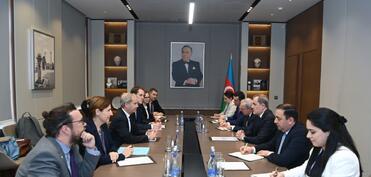 XİN rəhbəri Aİ rəsmisi ilə yeni ikitərəfli sazişi və Tərəfdaşlıq Prioritetləri sənədini müzakirə edib