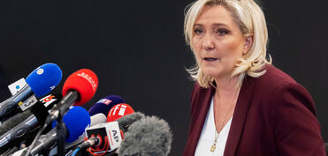 Le Pen: Fransa NATO-dan çıxmalıdır