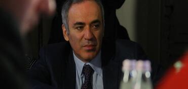 Harri Kasparov beynəlxalq axtarışa verilib