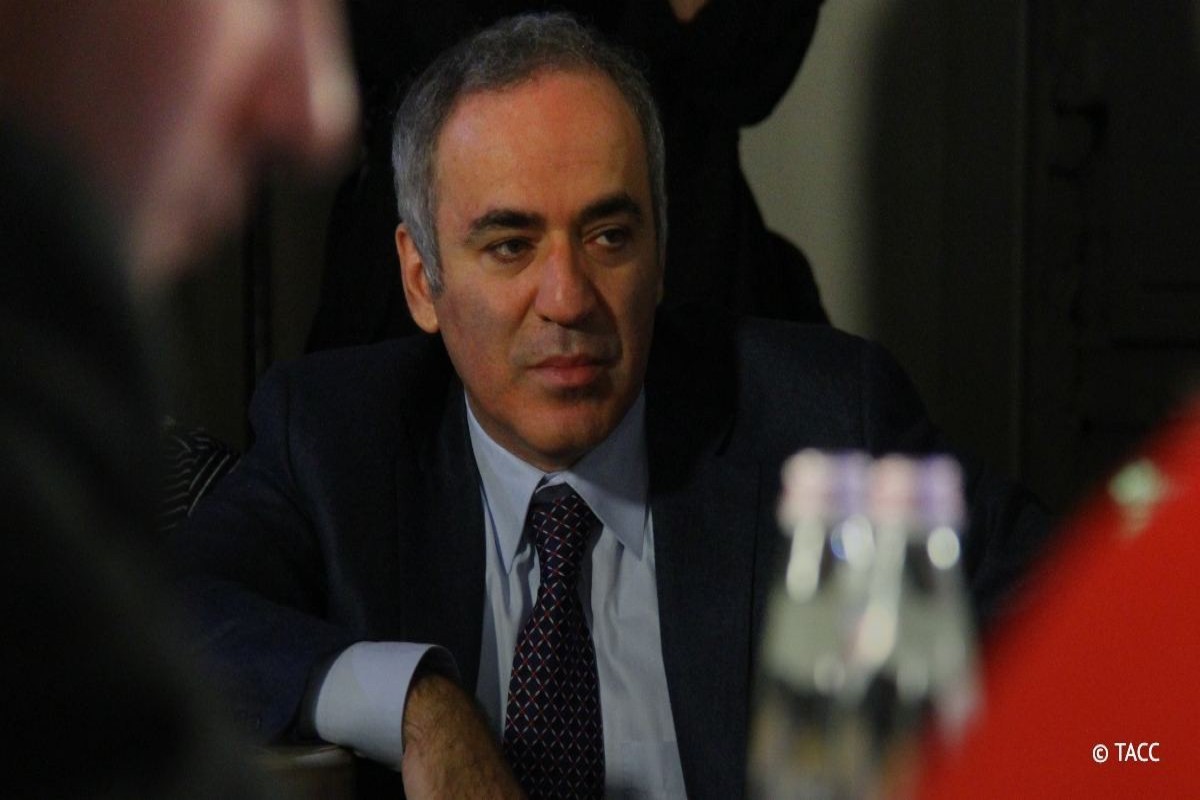 Harri Kasparov beynəlxalq axtarışa verilib
