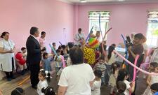 Millət vəkili uşaqlarla görüşüb