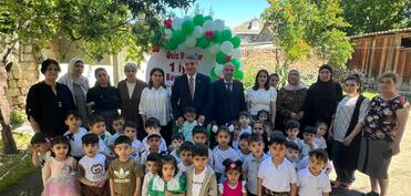 Millət vəkili uşaqlarla görüşüb