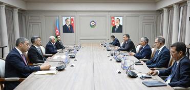 Əli Əsədov TDT-yə üzv ölkələrin mərkəzi bankları Şurasının iclasının iştirakçıları ilə görüşüb