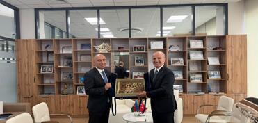 Elm və təhsil naziri YÖK sədri Erol Özvarla görüşüb