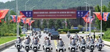 Çin lideri Şimali Koreyaya səfər edib