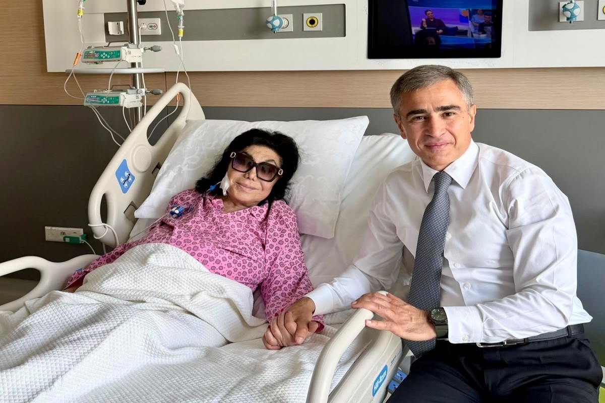 Flora Kərimova xəstəxanaya yerləşdirilib, sənətkarın müalicəsi Mehriban Əliyeva tərəfindən nəzarətə götürülüb