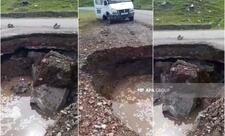 Daşkəsəndə sel suları ciddi fəsadlara səbəb olub, yol çöküb