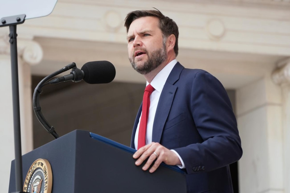 Vens: İran sazişini tənqid edənlər ABŞ üçün sonsuz müharibə təklif edirlər