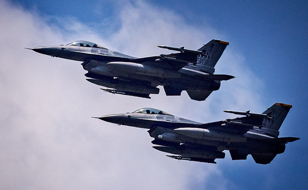 Belçika ilin sonunadək Ukraynaya yeddi ədəd F-16 göndərəcəyinə söz verib