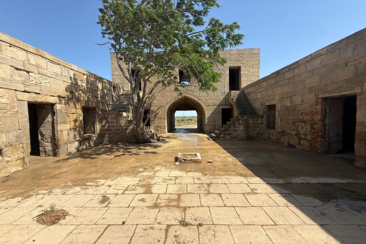 Tarixi karvansaraya qanunsuz müdaxilənin qarşısı alınıb