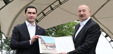 Türkmənistan Prezidentinə Qarabağ atı hədiyyə edilib