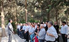 ƏHD Partiyası Əbülfəz Elçibəyin məzarını ziyarət edib
