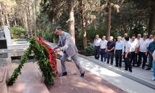 ƏHD Partiyası Əbülfəz Elçibəyin məzarını ziyarət edib