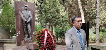 ƏHD Partiyası Əbülfəz Elçibəyin məzarını ziyarət edib