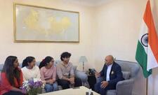 Hindistanın səfiri hindistanlı tələbələrlə görüşüb