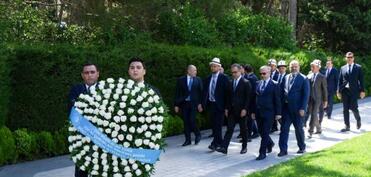 TDT-yə üzv ölkələrin dini məsələlər üzrə dövlət qurumları rəhbərləri Fəxri Xiyabanı və Zəfər abidəsini ziyarət ediblər