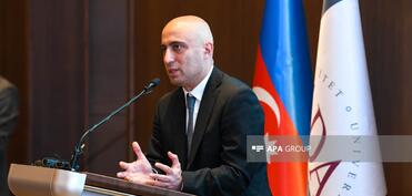 Elm və təhsil naziri dərs vaxtı mobil telefon qadağasının məqsədini açıqlayıb