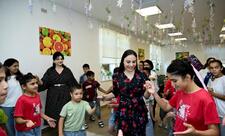 Leyla Əliyeva Şəkidə Uşaq evi sosial xidmət müəssisəsinin sakinləri ilə görüşüb