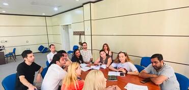 “Pişiyin evi” tamaşasının oxunuş məşqlərinə başlanılıb