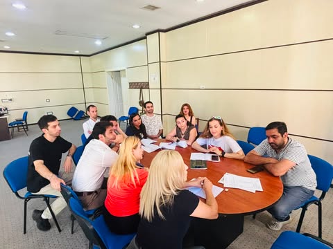 “Pişiyin evi” tamaşasının oxunuş məşqlərinə başlanılıb