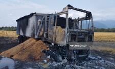 Oğuzda buğda yüklü TIR yanıb - FOTO