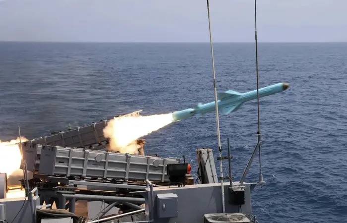 İran: Bəhreyn sahillərində ABŞ gəmilərinə qanadlı raketlərlə zərbə endirildiyini açıqlayıb