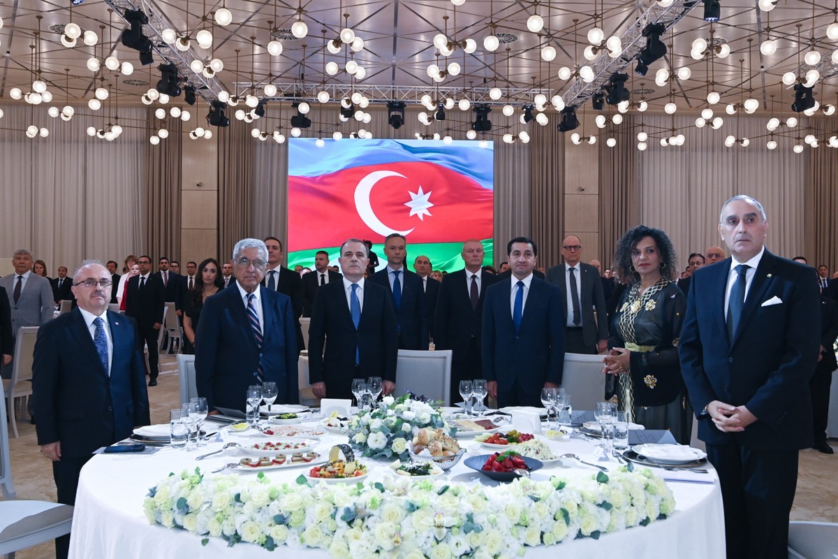Diplomatların peşə bayramı münasibətilə Gülüstan sarayında rəsmi qəbul keçirilib - FOTO